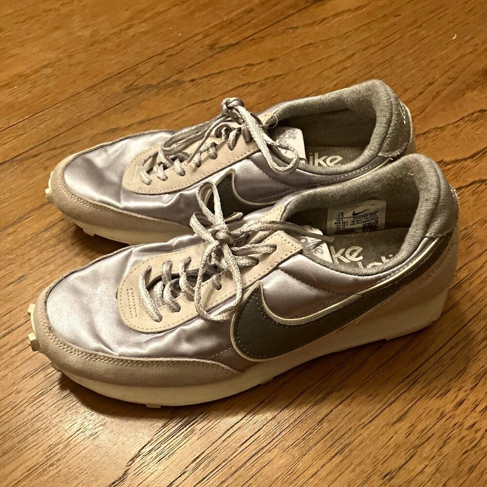 Nike Daybreak SE Athletic Club Women’s Light Smoke Sneakers DN3399-001